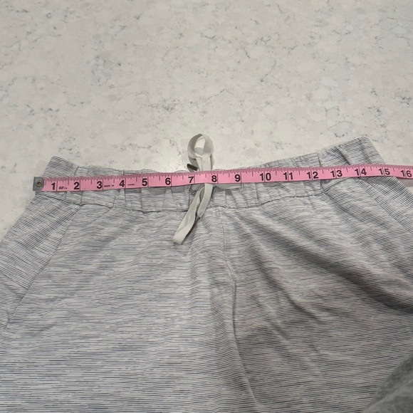 LULULEMON On The Fly Women's Space Dye Gray Shorts Pockets Gym Workout Casual - Picture 12 of 14